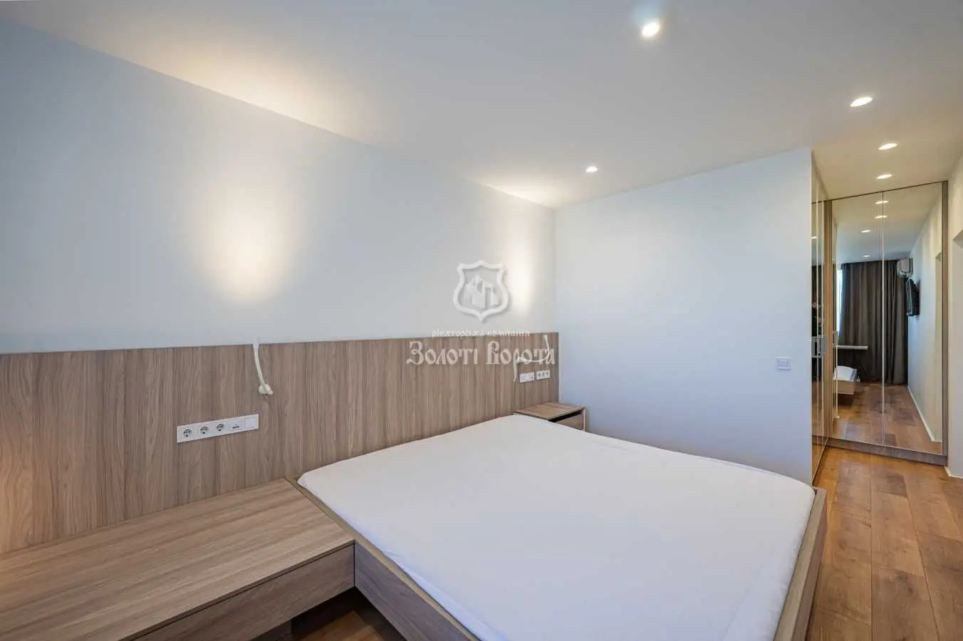 Фото Selling a 1-room apartment, 48 sq.m., Antonovycha Street (Horkoho Street)  Kyiv, price: 129000 USD, code 9860
