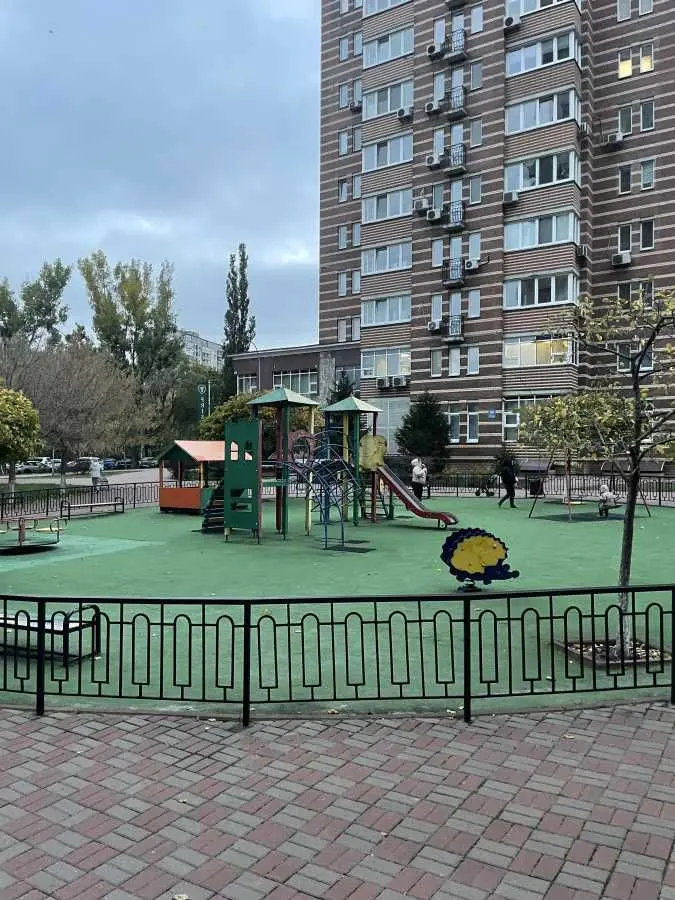 Фото Зняти 3 кімнатну квартиру, Голосіївська вул. 13а Київ в довгострокову оренду, ціна: 30000 UAH, код 9863