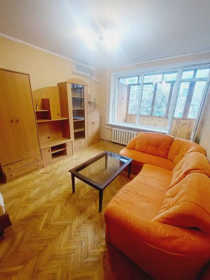 Фото Зняти 1 кімнатну квартиру, Василя Тютюнника вул. (Анрі Барбюса)  Київ в довгострокову оренду, ціна: 20000 UAH, код 9901