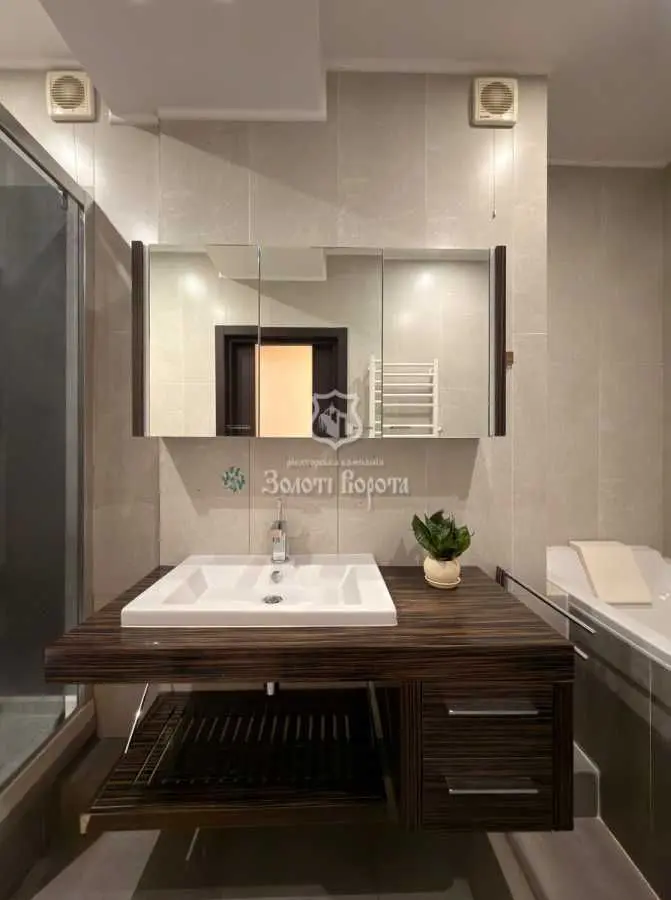 Фото Продаю 2 кімнатну квартиру, 101.5 кв. м, Грушевського вул.  Бровари, ціна: 100000 USD, код 9923
