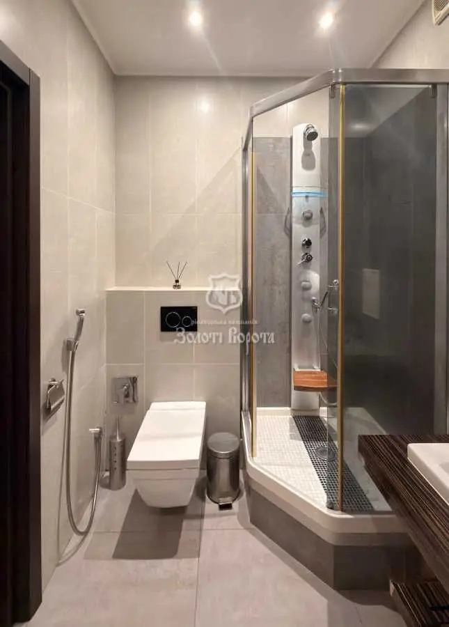 Фото Продаю 2 кімнатну квартиру, 101.5 кв. м, Грушевського вул.  Бровари, ціна: 100000 USD, код 9923