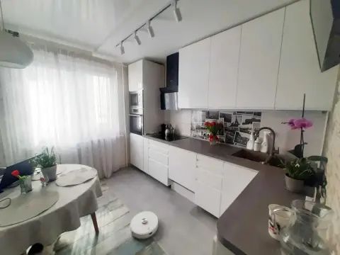 продажа квартиры Киев Голосеевский р-н  Феодосийский пер. 14а