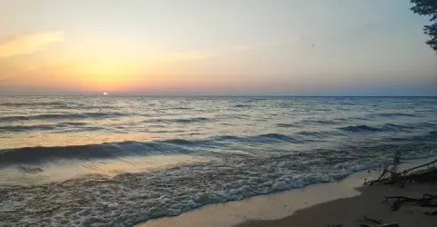 Ділянка 6 соток з комунікаціями  біля Київського моря,с.Лютіж — фото 3