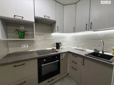 продаж квартири Київ Святошинський р-н  Верховинна вул. 81