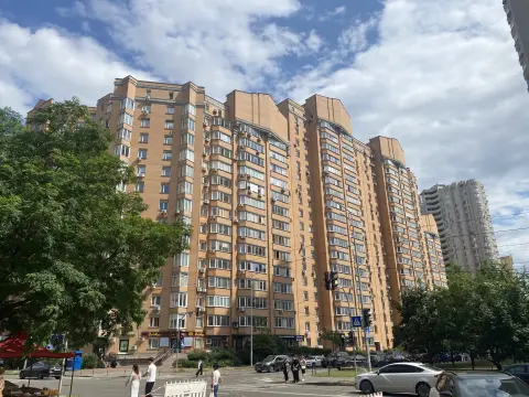 продаж квартири Київ Дарницький р-н Позняки Срібнокільська вул. 24