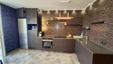 продаж квартири Харків Основ’янський р-н  Молочна вул. 30