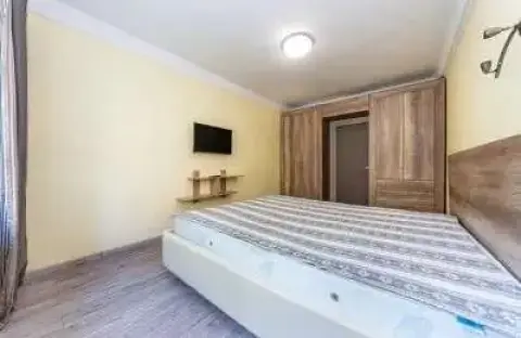 продаж квартири Київ Печерський р-н Нижній Печерськ Німанська вул. 2