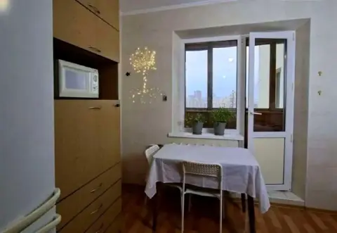 продажа квартиры Киев Дарницкий р-н Дарница Ялтинская ул. 15