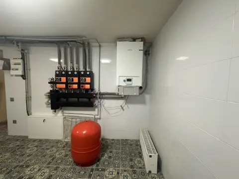 продаж будинку Мощун