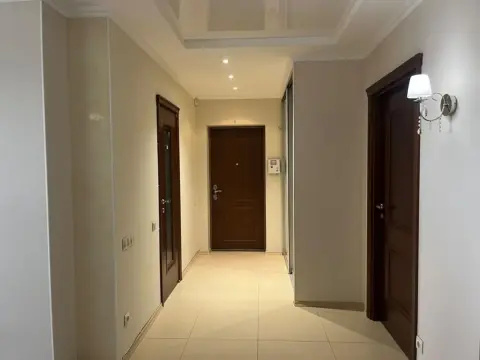 sale apartment Kyiv Holosiivskyi Demiivka Nauky Avenue