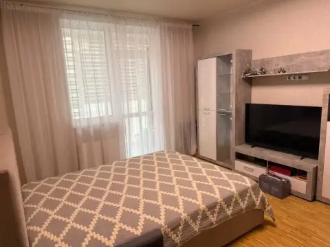 продаж квартири Київ Голосіївський р-н Феофанія Метрологічна вул. 56А