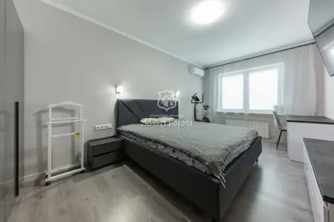 продаж квартири Київ Дарницький р-н Позняки Урлівська вул. 30