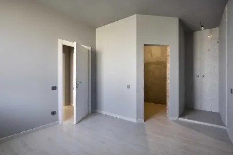Realty Image
