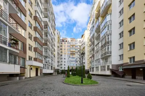 продаж квартири Львів Залізничний р-н  Уляни Кравченко вул.