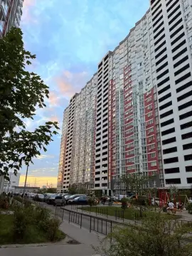 продаж квартири Київ Дарницький р-н Позняки Драгоманова вул. 2а