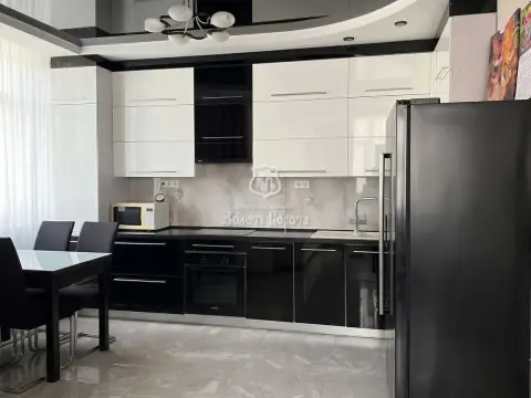 продаж квартири Київ Оболонський р-н  Сім’ї Кульженків вул. 35